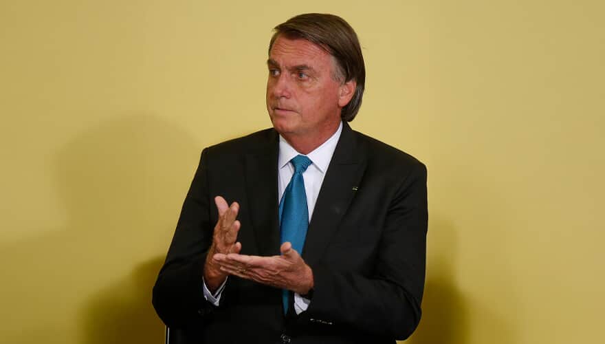 Bolsonaro apresenta defesa prévia no STF e questiona acesso a provas  Epa! Vimos que você copiou o texto. Sem problemas, desde que cite o link: https://www.migalhas.com.br/quentes/425791/bolsonaro-apresenta-defesa-previa-no-stf-e-questiona-acesso-a-provas